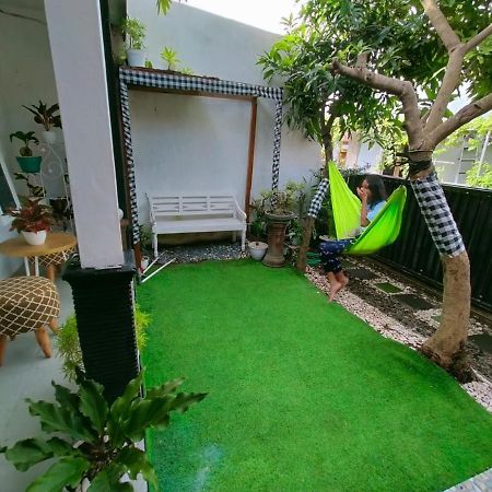 Shifana Homestay Syariah Джокьякарта Экстерьер фото