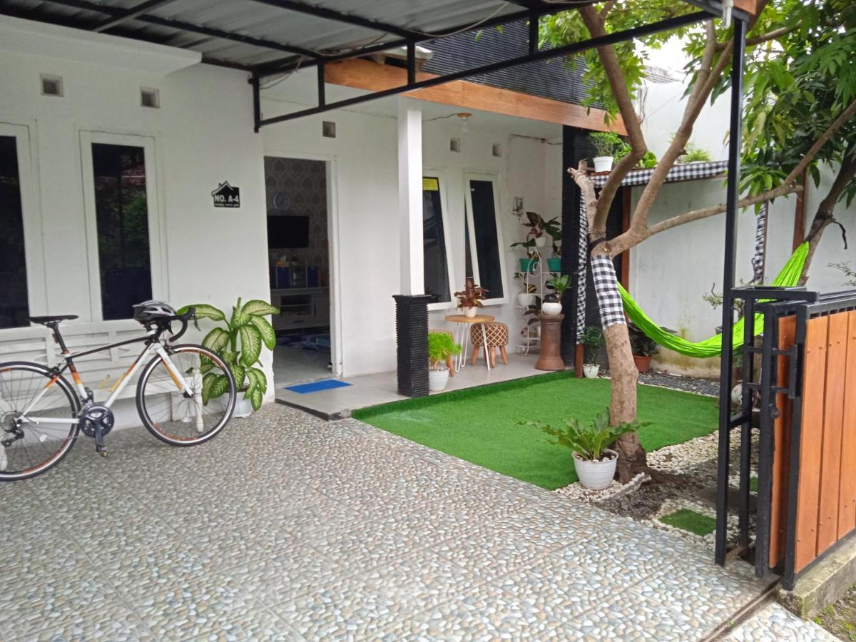 Shifana Homestay Syariah Джокьякарта Экстерьер фото