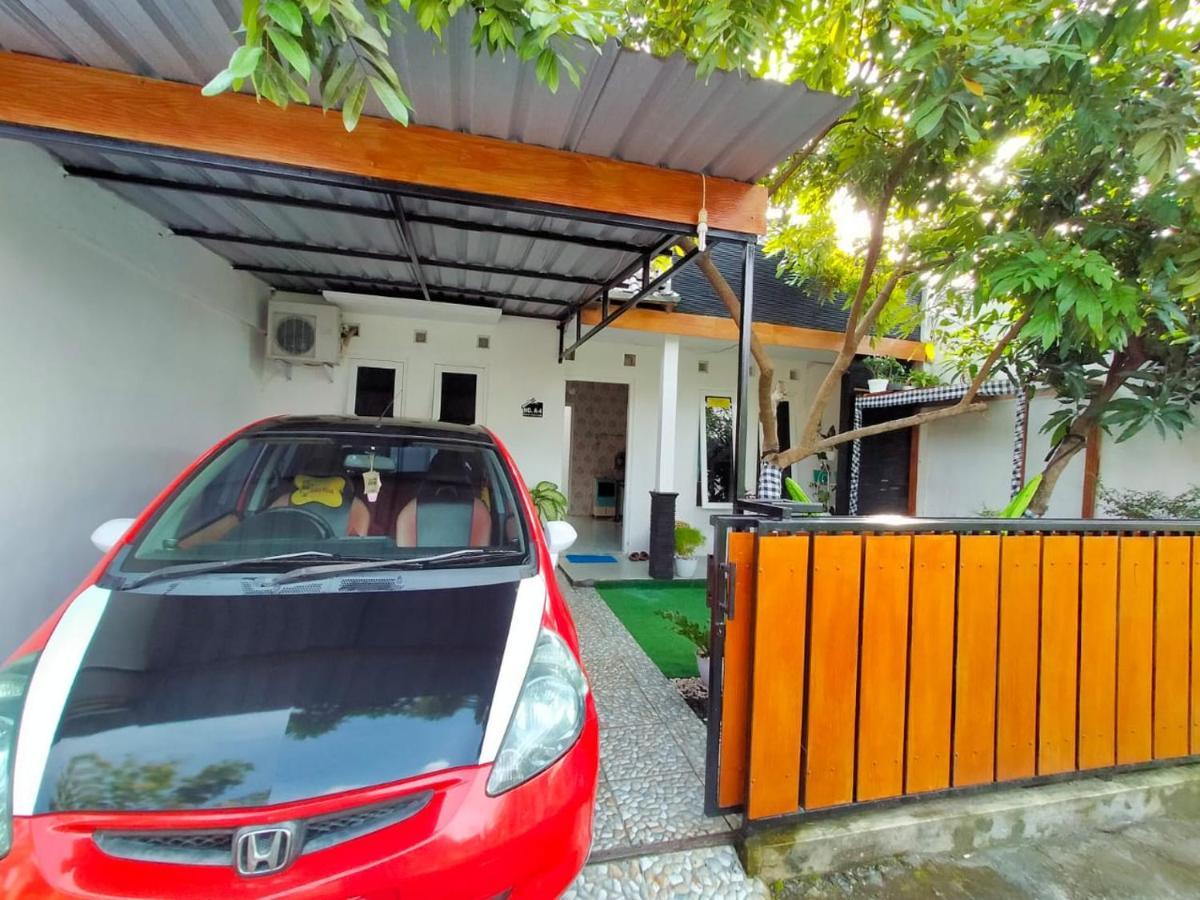 Shifana Homestay Syariah Джокьякарта Экстерьер фото