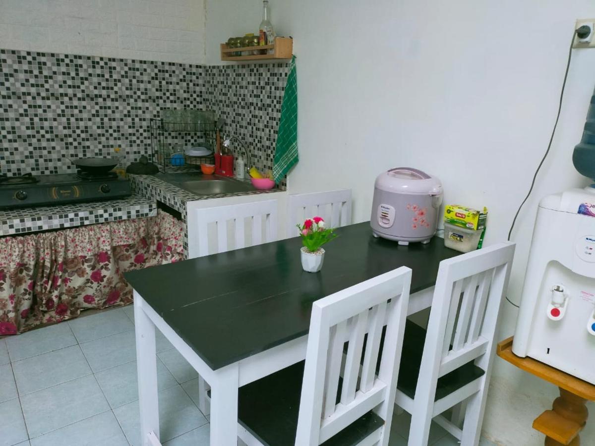 Shifana Homestay Syariah Джокьякарта Экстерьер фото